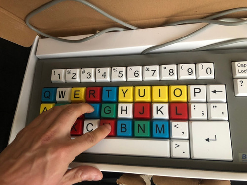 Foto Teclado y ratón de diseño ergonómico