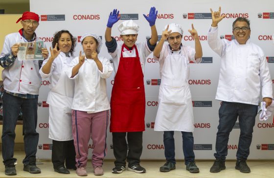 La imagen muestra participantes con discapacidad en el Día del Logro del Cetpro Alcides Salomón Zorrilla