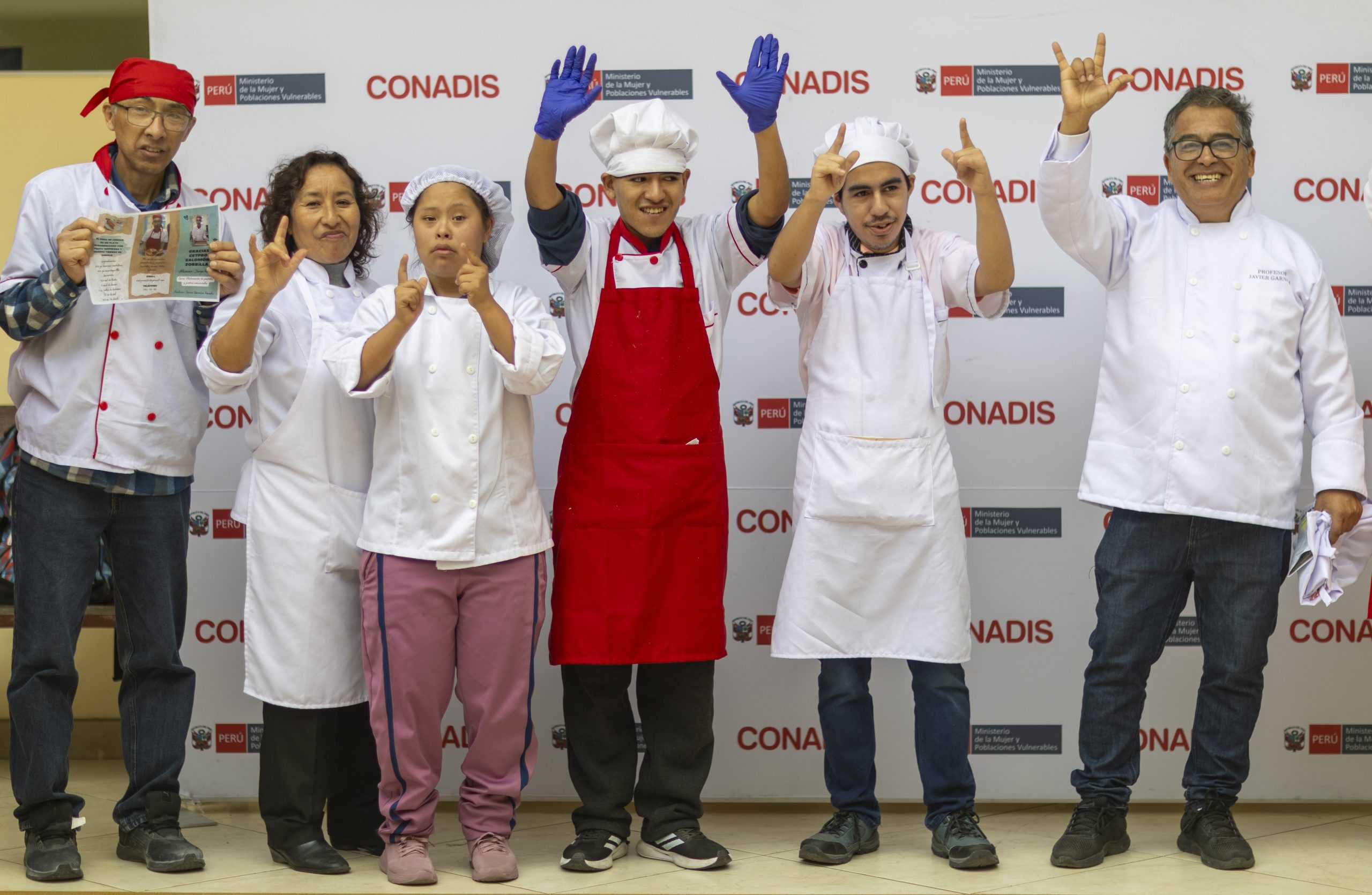 La imagen muestra participantes con discapacidad en el Día del Logro del Cetpro Alcides Salomón Zorrilla
