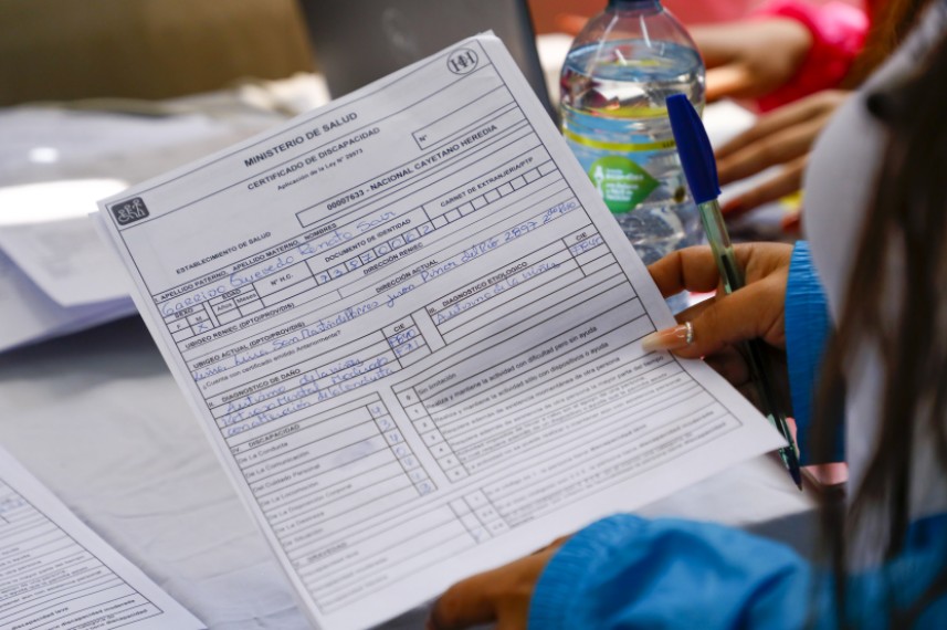 La imagen muestra una ficha de inscripción para el certificado de discapacidad.